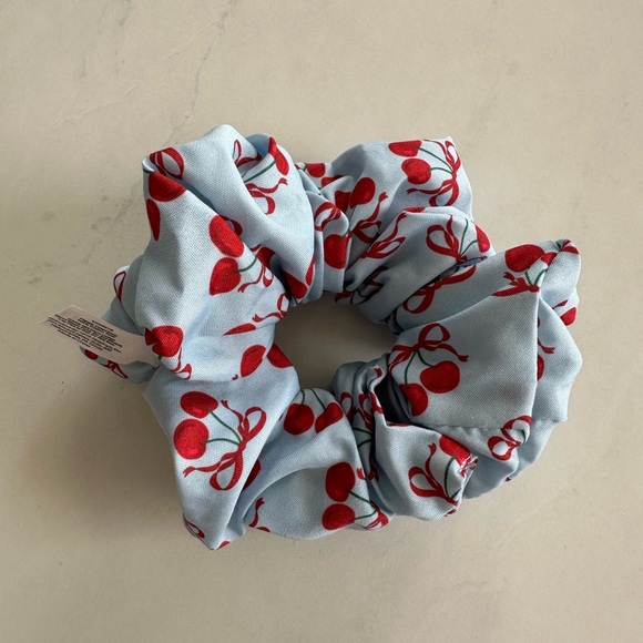 🍒 Cherry Scrunchie Hair Tie NWT - Picture 3 of 3